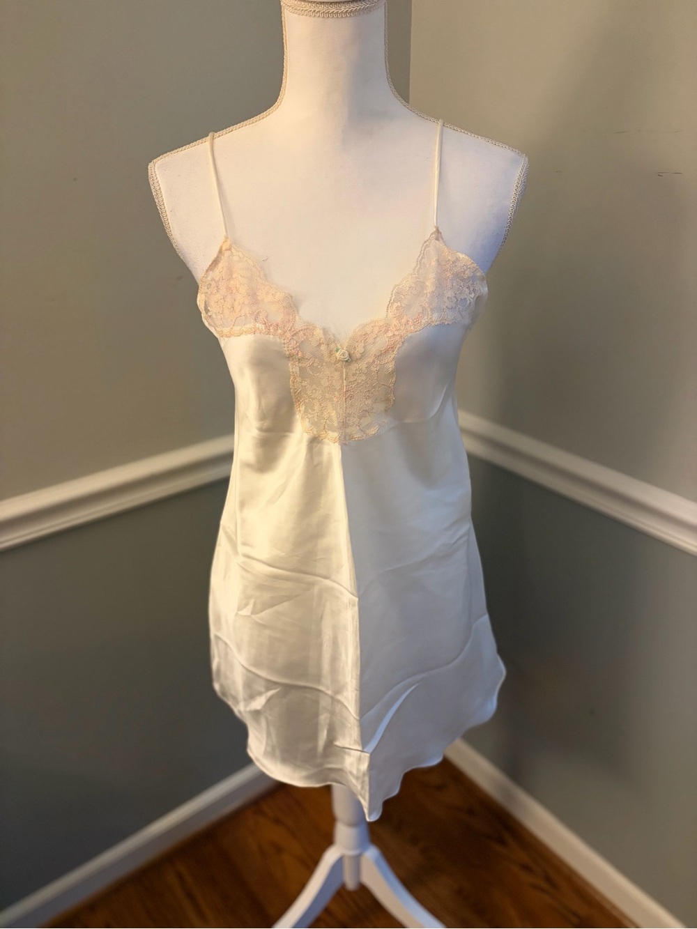 Vintage 80s Victoria’s Secret Satin Lace Chemise Slip Nightgown ILGWU USA S